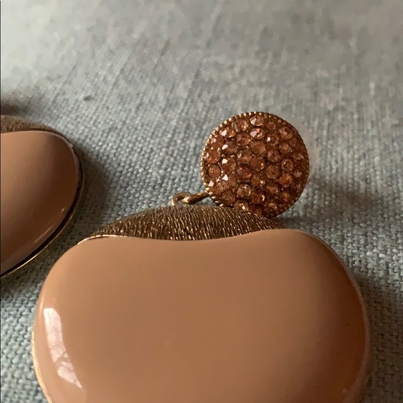 Beige and gold colored statement earrings - Picture 3 of 5